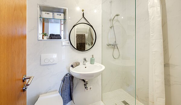 Etagenwohnung mit 3 Zimmern | München-Schwabing | 703181 | Bad mit...