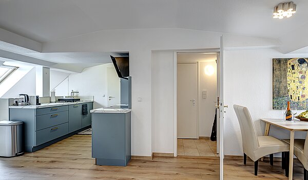 Dachgeschosswohnung mit 4.5 Zimmern | München-Ludwigsvorstadt | 70461 | Wohnen / Essen