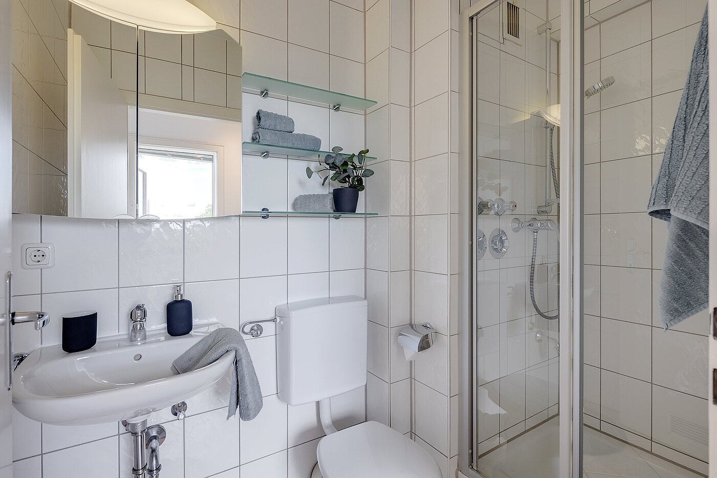 Etagenwohnung mit 1 Zimmer | München-Oberföhring | 2104ML2 | ... deckenhoch gefliest