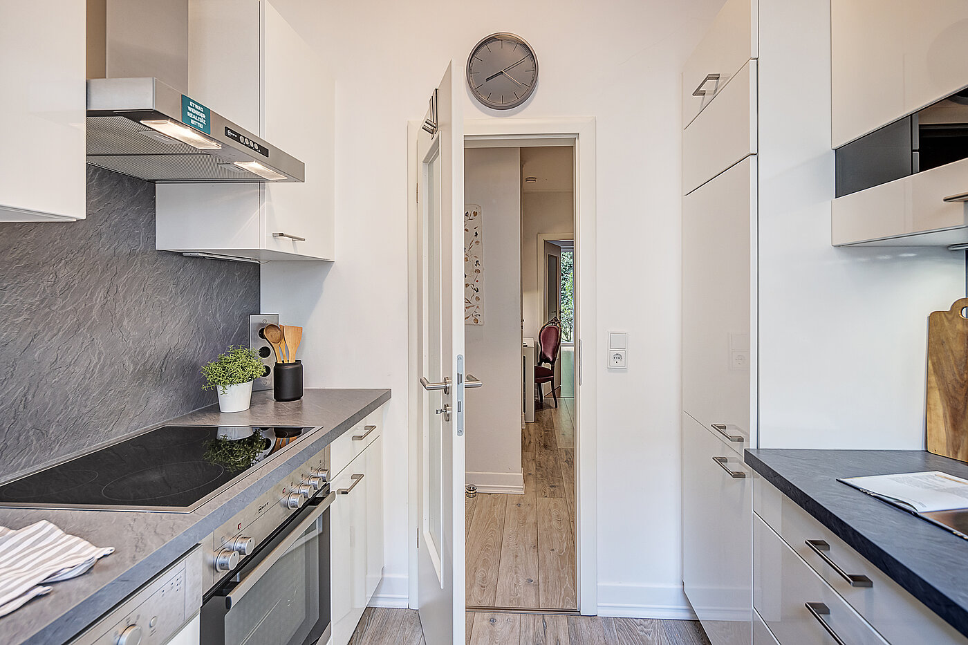 Erdgeschosswohnung mit 2 Zimmern | München-Schwabing | 70394 | ...separate Küche