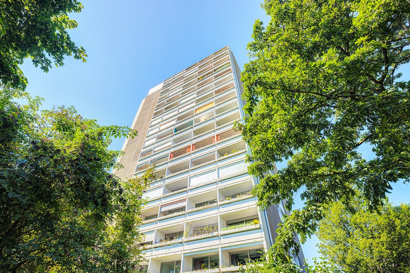 Etagenwohnung mit 3 Zimmern | München-Bogenhausen | 70261 | Gepflegte Fassade
