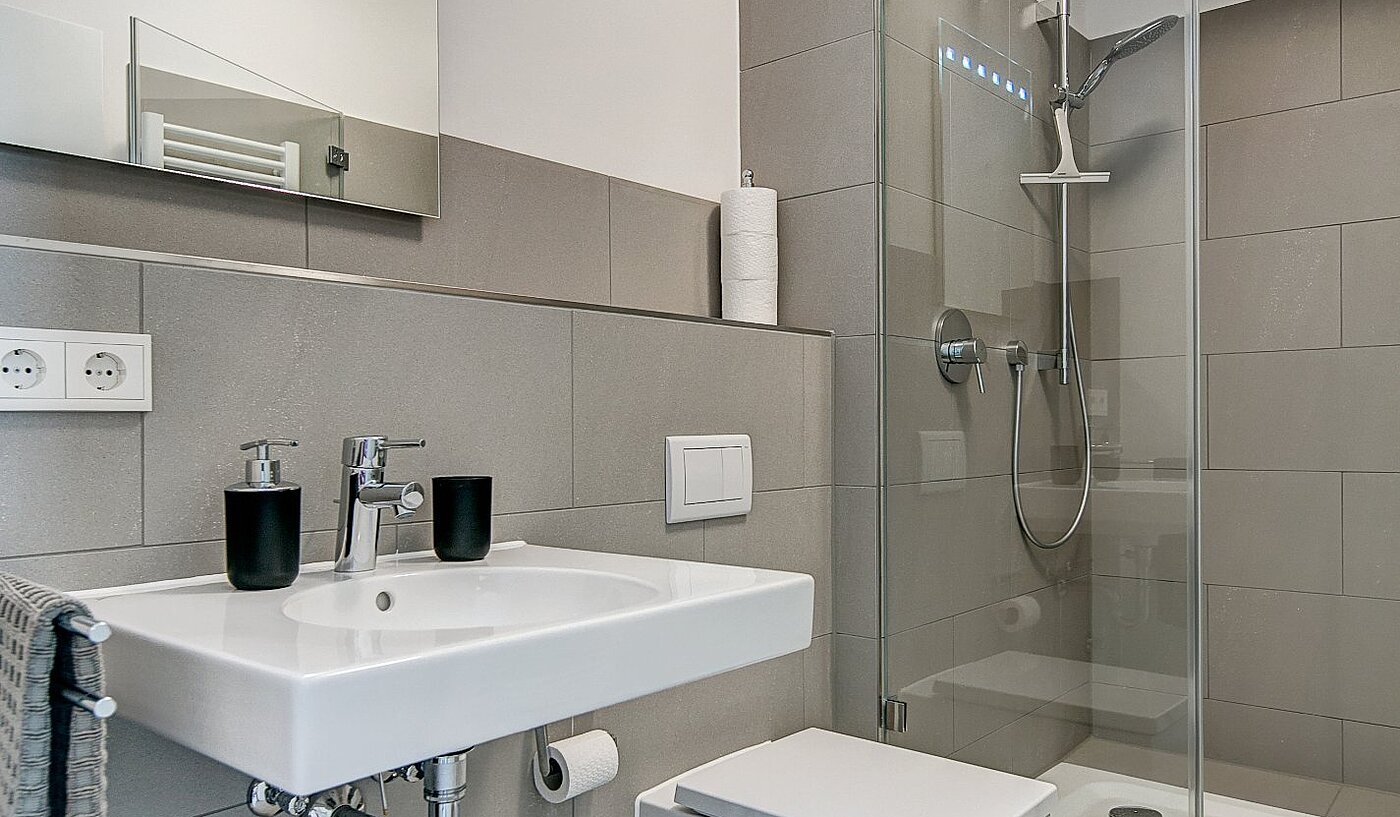 Etagenwohnung mit 1 Zimmer | München-Ramersdorf | 1909ML1 | ...modernen Bad mit...