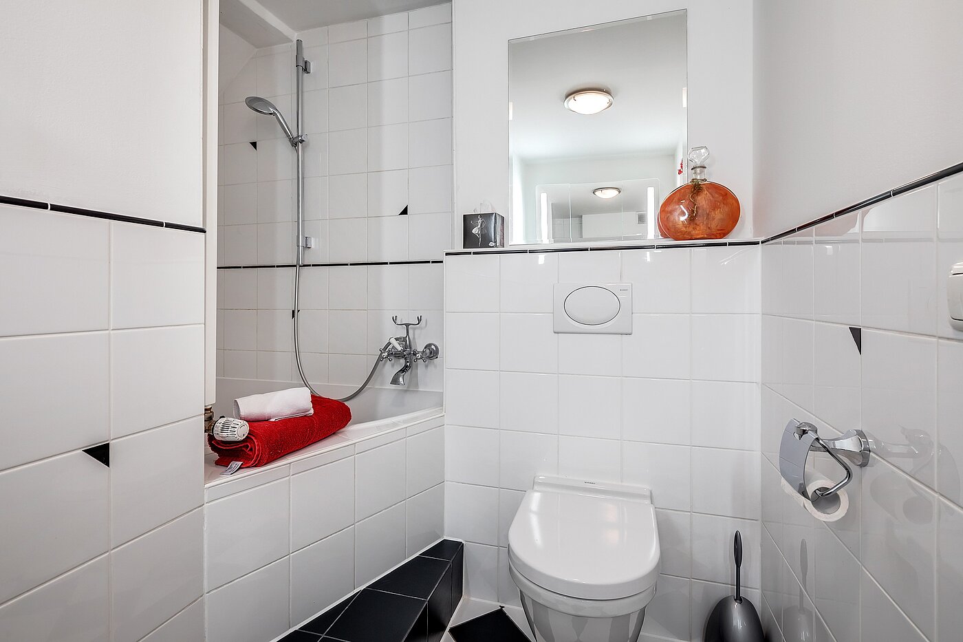 Etagenwohnung mit 2 Zimmern | München-Isarvorstadt | 70089 | Badezimmer mit Wanne