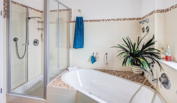 Etagenwohnung mit 3.5 Zimmern | Bad Aibling | 70442 | ...mit Wanne und Dusche...