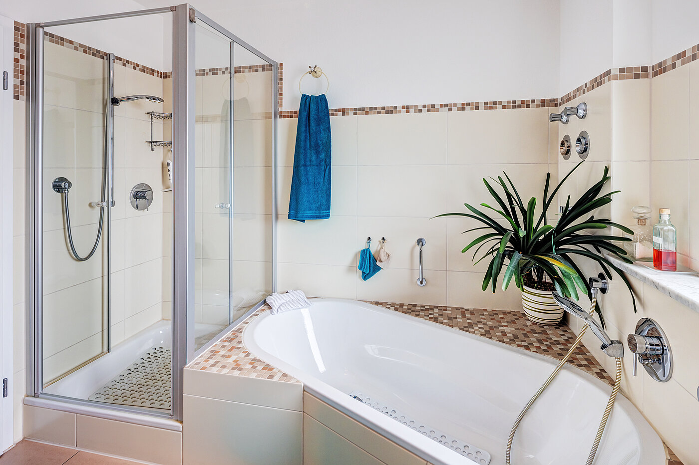 Etagenwohnung mit 3.5 Zimmern | Bad Aibling | 70442 | ...mit Wanne und Dusche...