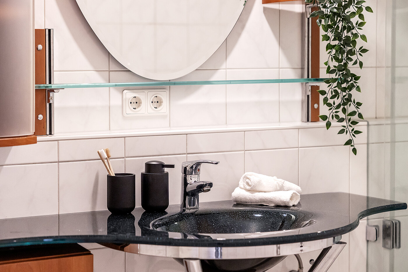 Erdgeschosswohnung mit 2.5 Zimmern | 70018 | Modernes Bad mit...