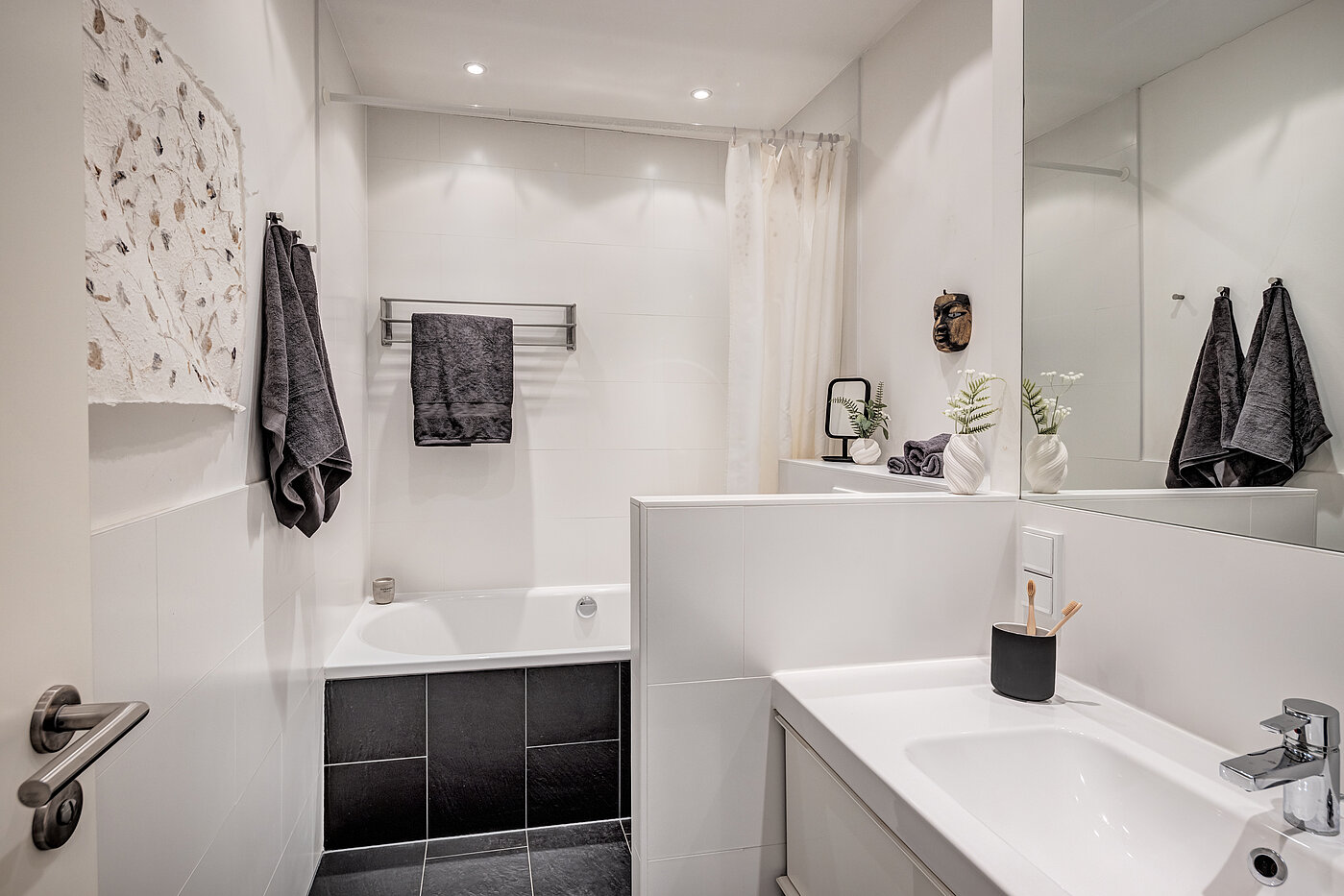 Erdgeschosswohnung mit 2 Zimmern | München-Schwabing | 70394 | ...mit Badewanne