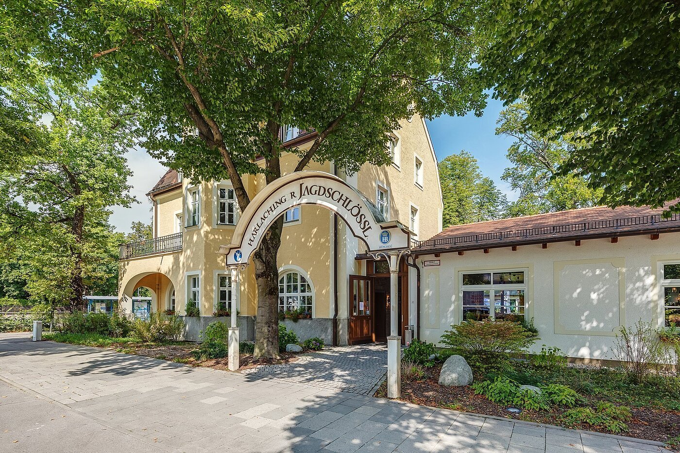 Erdgeschosswohnung mit 2.5 Zimmern | München-Harlaching | 70018 | In der Nähe