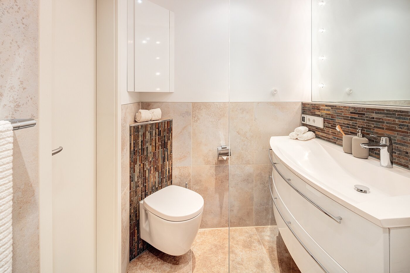 Etagenwohnung mit 3 Zimmern | München-Maxvorstadt | 70133 | Bad mit...