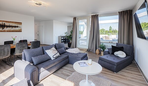 Terrassenwohnung mit 3.5 Zimmern | München-Berg am Laim | 704511 | Couch