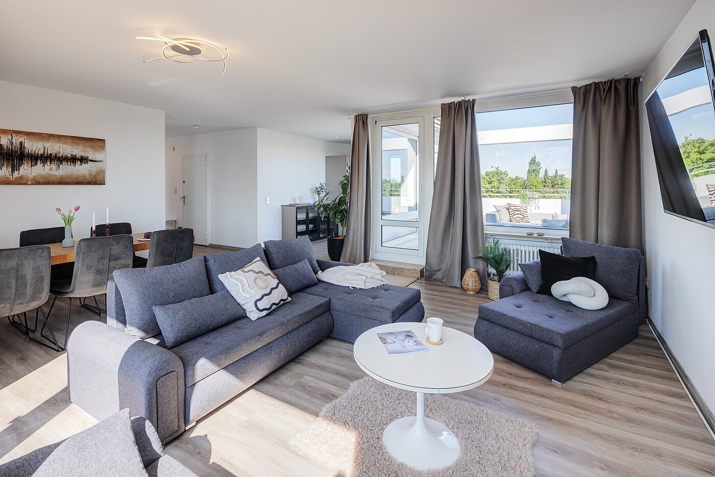 Terrassenwohnung mit 3.5 Zimmern | München-Berg am Laim | 123456 | Couch