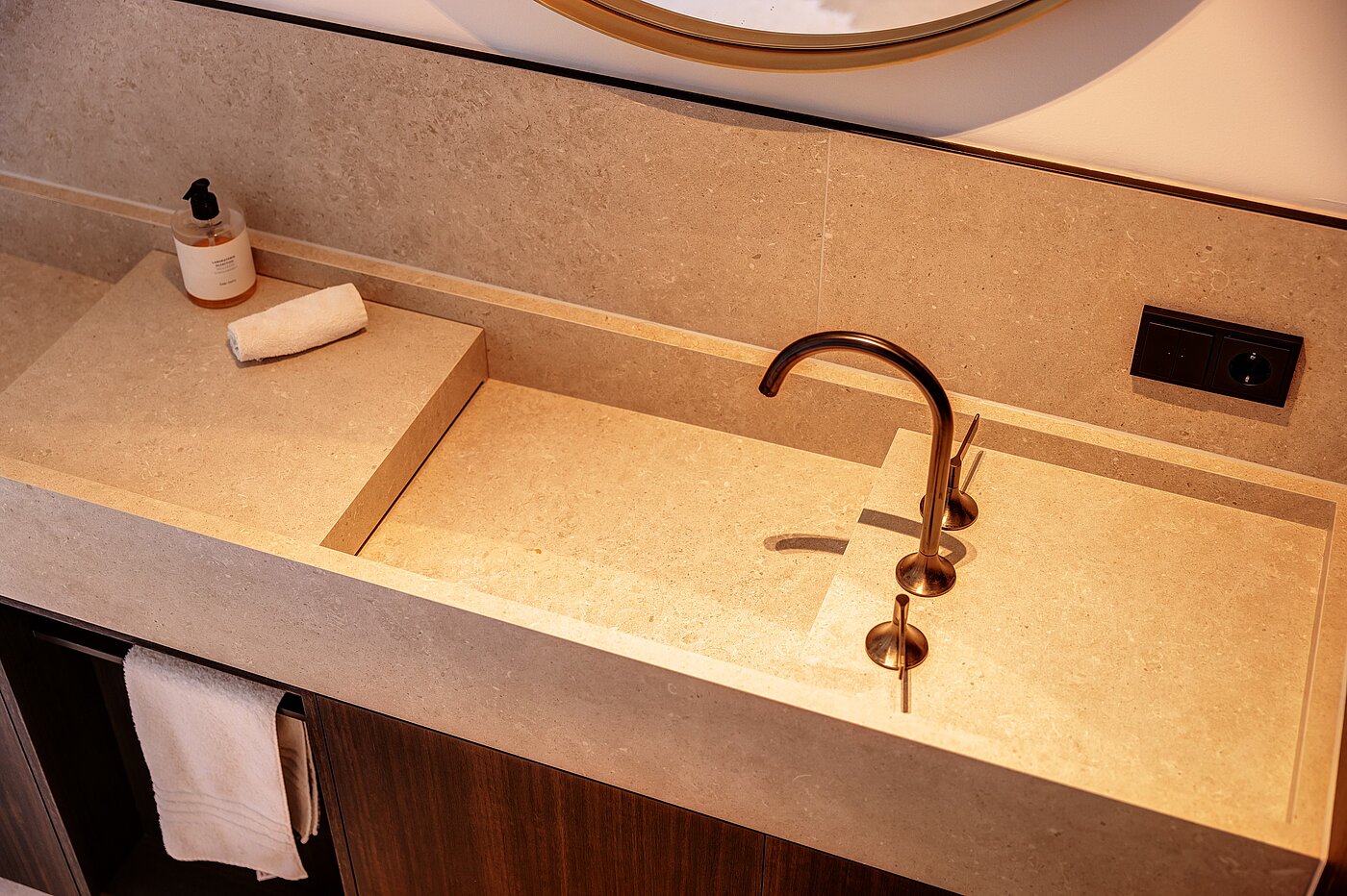 Reiheneckhaus mit 6 Zimmern | München-Trudering | 70191 | ...hochwertigen Amaturen,...