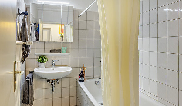 Etagenwohnung mit 3 Zimmern | München-Trudering | 70443 | Badezimmer