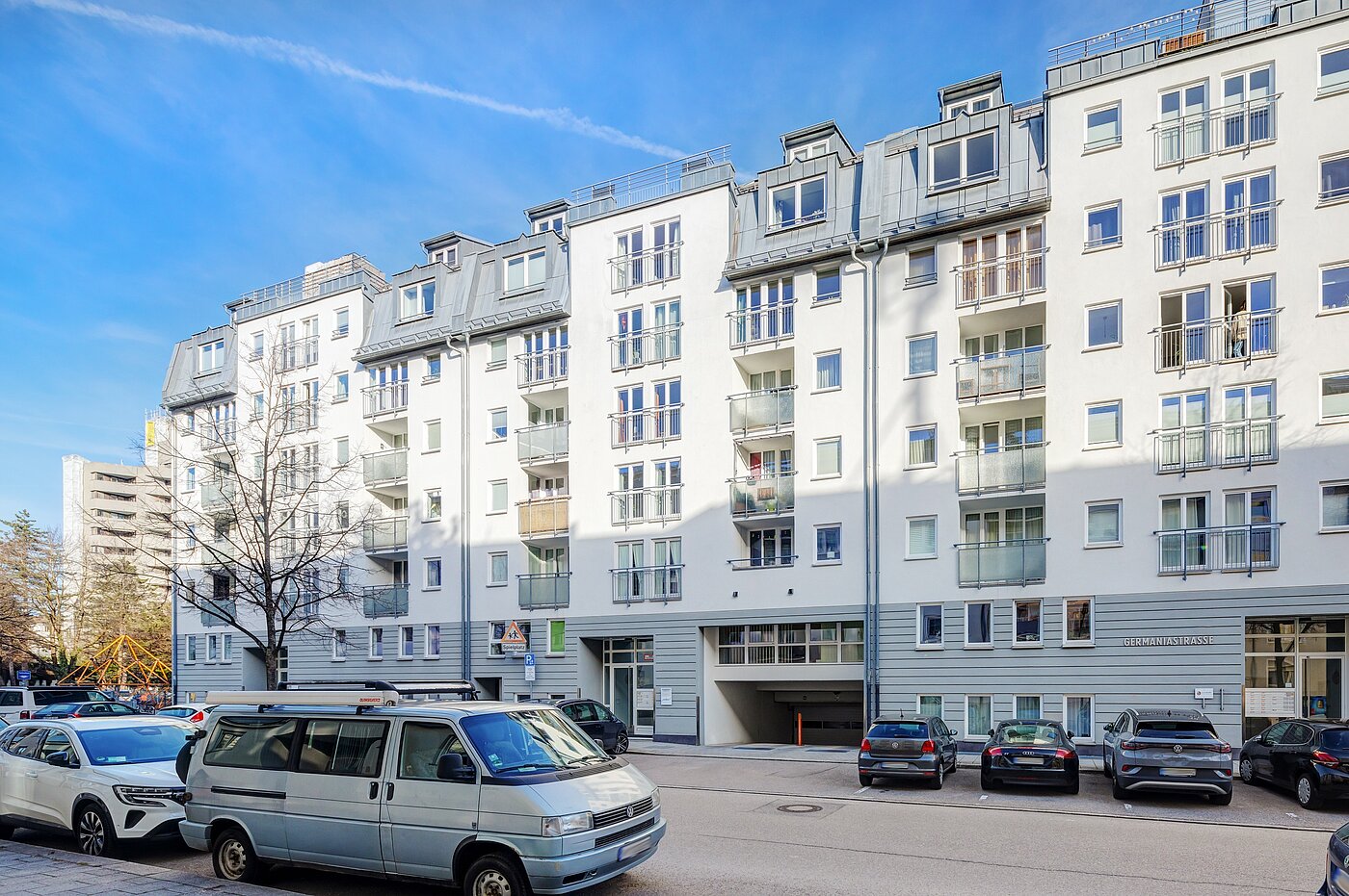 Etagenwohnung mit 2 Zimmern | München-Schwabing | 70102 | Ansicht von der Straße...
