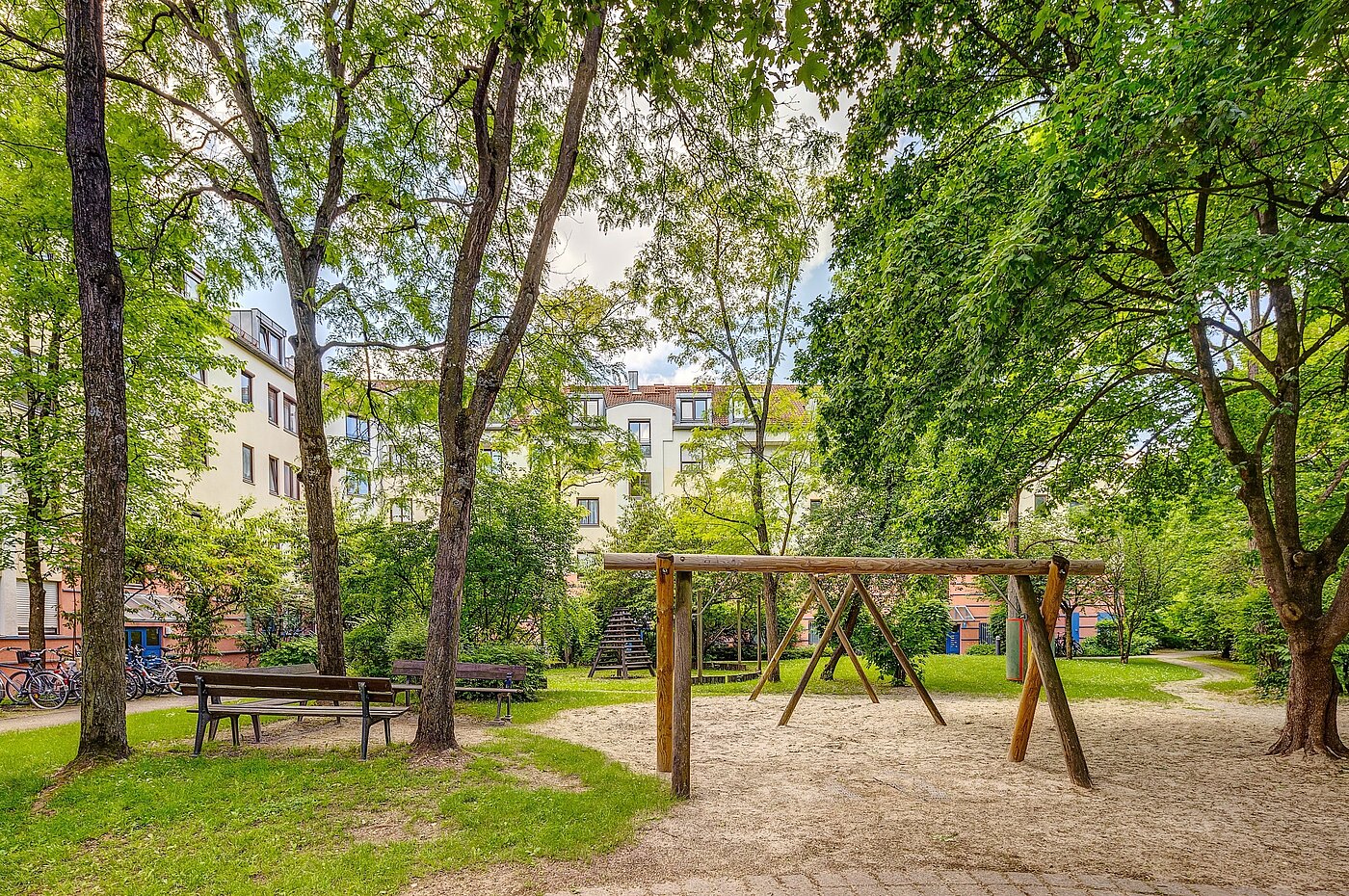 Etagenwohnung mit 2 Zimmern | München-Schwabing | 2205ML62 | ...und Spielplatz