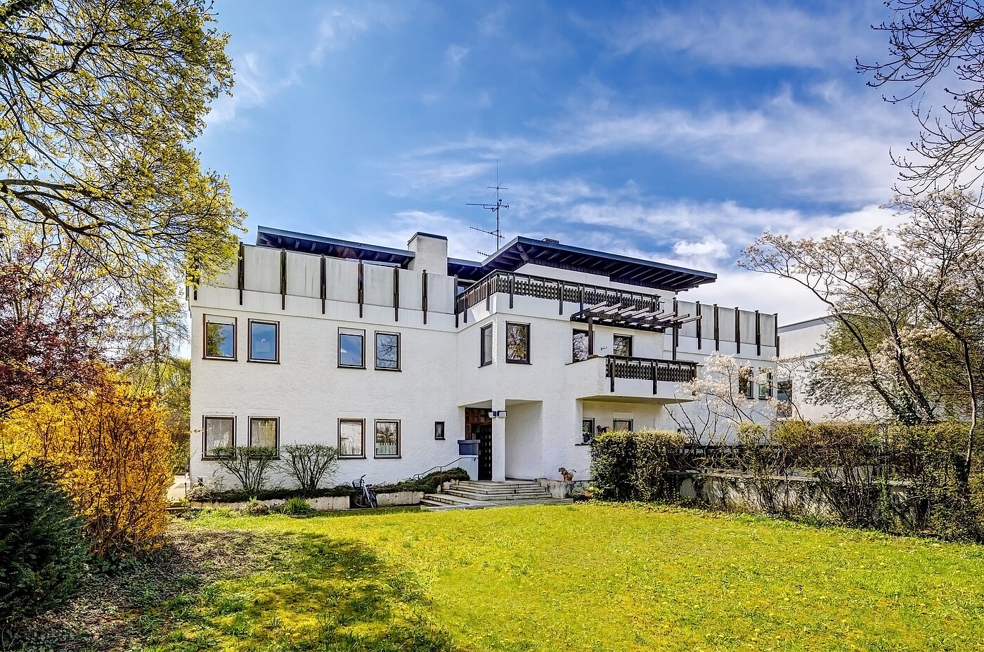 Etagenwohnung mit 2.5 Zimmern | München-Obermenzing | 700191 | Ansicht Rückseite