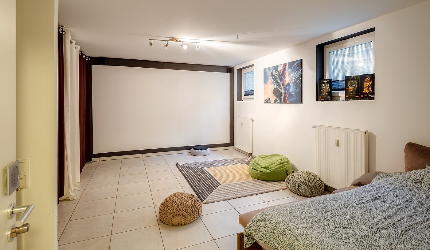 Doppelhaushälfte mit 5 Zimmern | Unterföhring | 70119 | Großer Hobbyraum...