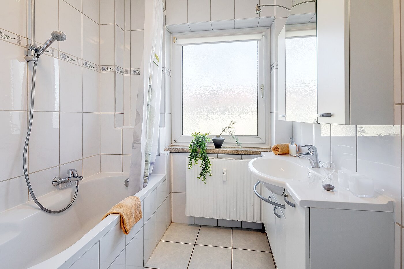Etagenwohnung mit 4 Zimmern | München-Berg am Laim | 2002ML3 | Badezimmer mit Badewanne