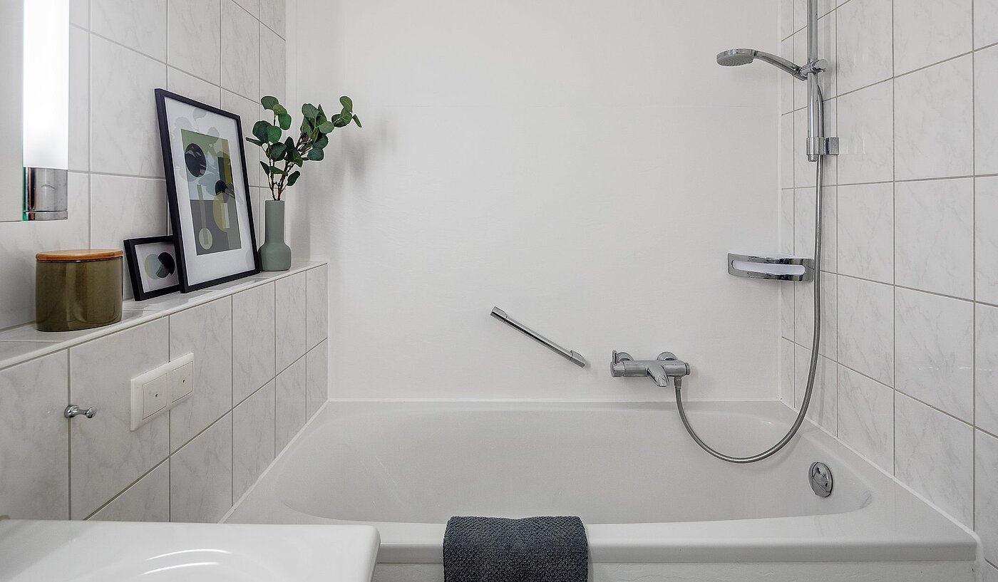 Etagenwohnung mit 3 Zimmern | München-Harlaching | 1908ML6 | ... Badewanne