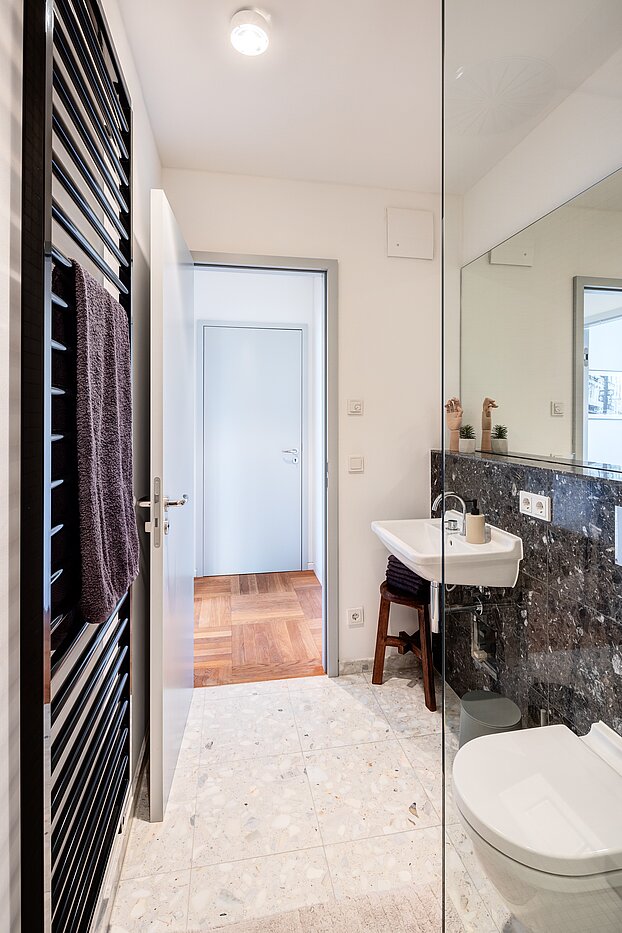 Etagenwohnung mit 2 Zimmern | München-Schwabing | 70195 | ...modernem Design...