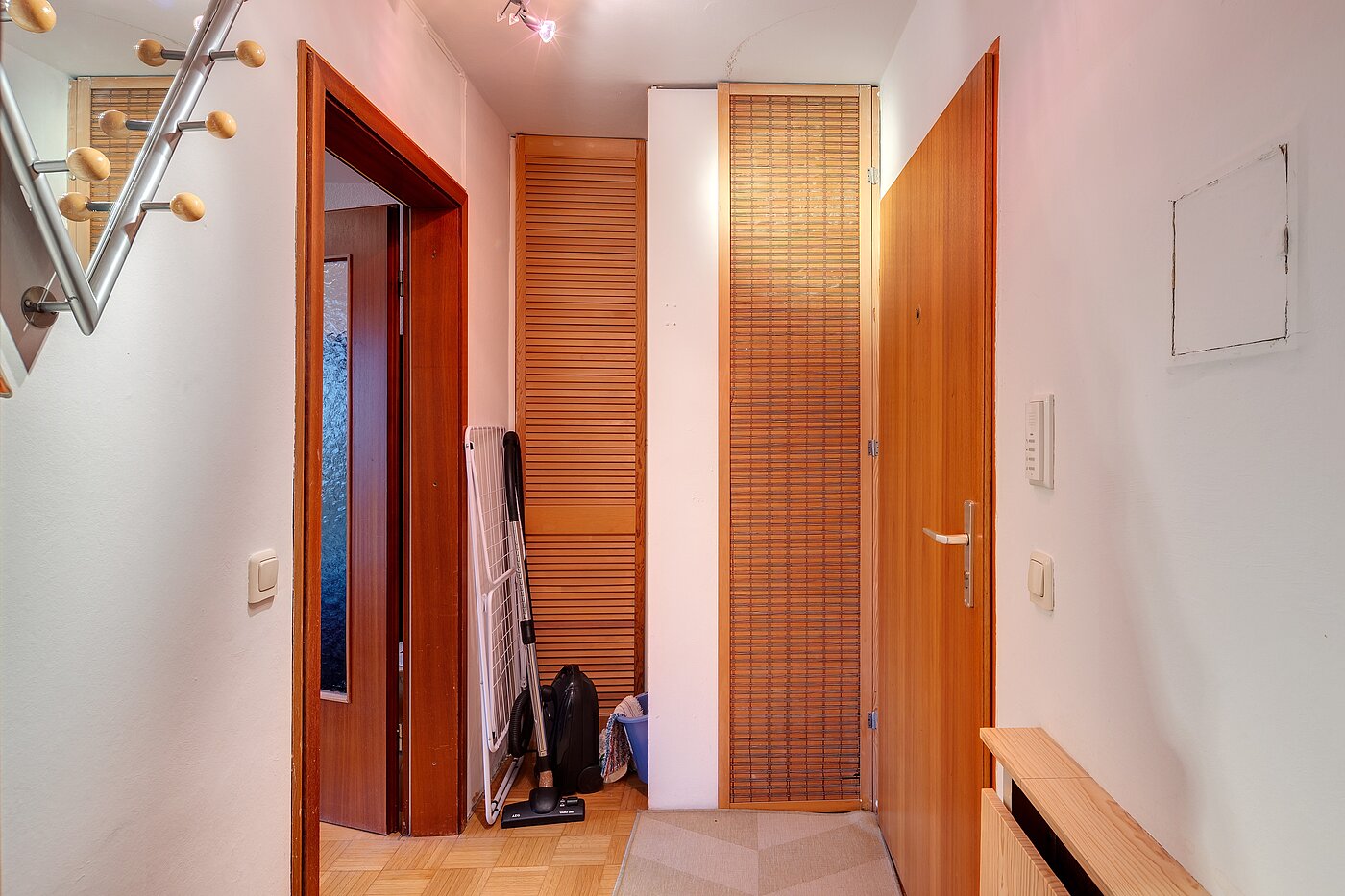 Etagenwohnung mit 1 Zimmer | Ottobrunn | 2301ML1 | Flur mit Abstellraum