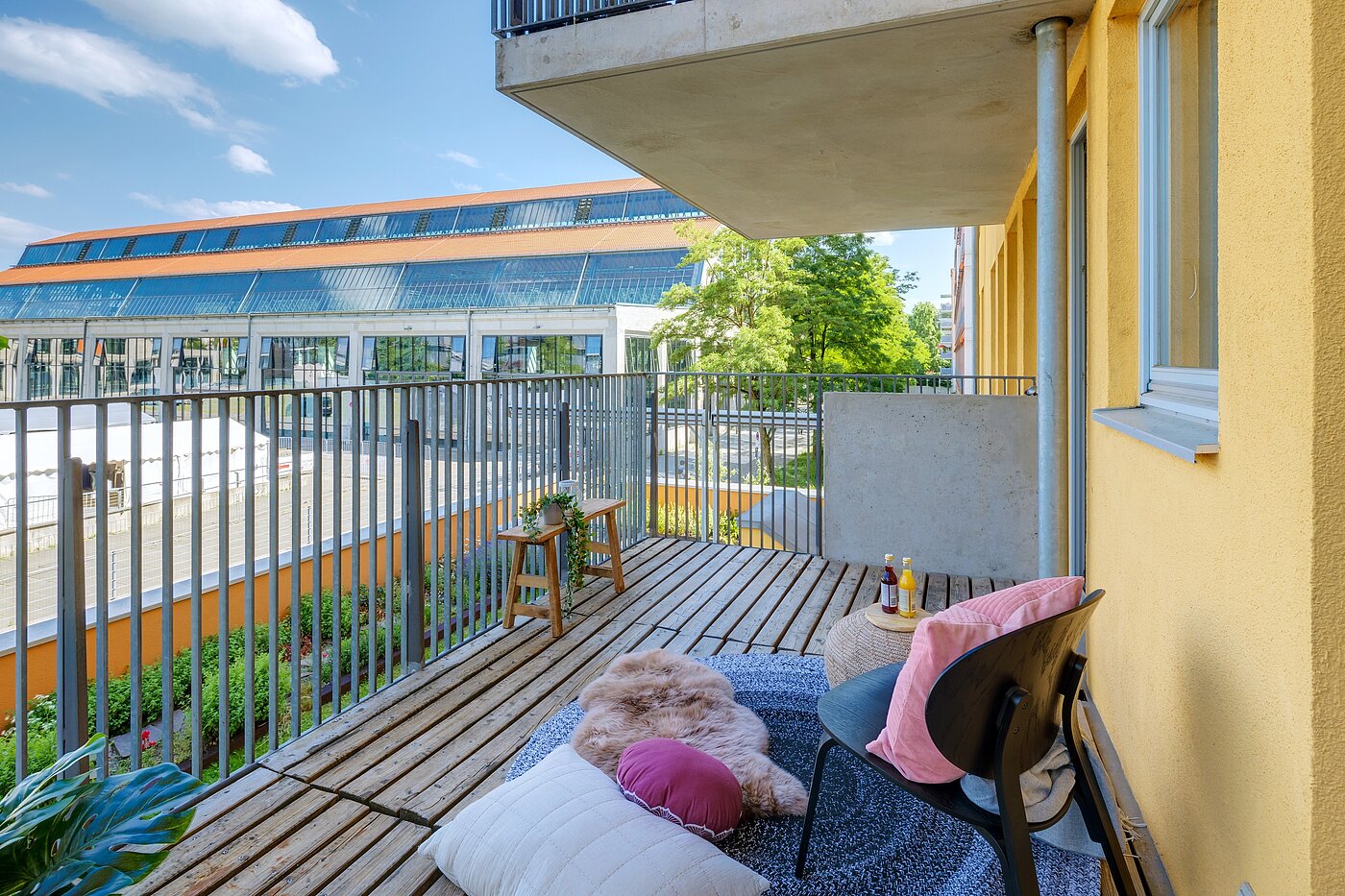 Etagenwohnung mit 2 Zimmern | München-Schwanthalerhöhe | 2206ML11 | Der herrlich große Ostbalkon...