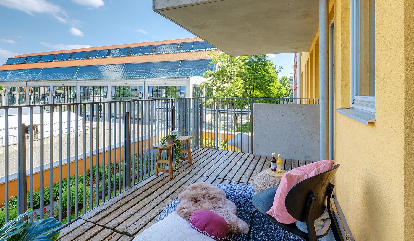 Etagenwohnung mit 2 Zimmern | München-Schwanthalerhöhe | 2206ML11 | Der herrlich große Ostbalkon...