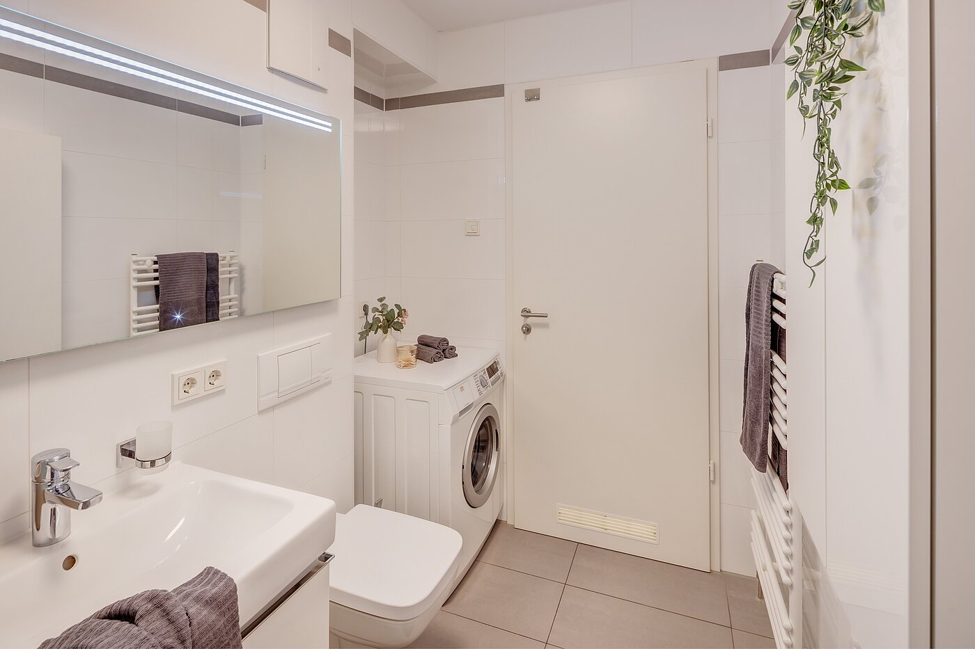 Etagenwohnung mit 2.5 Zimmern | München-Obergiesing | 70270 | Waschmaschine im Bad