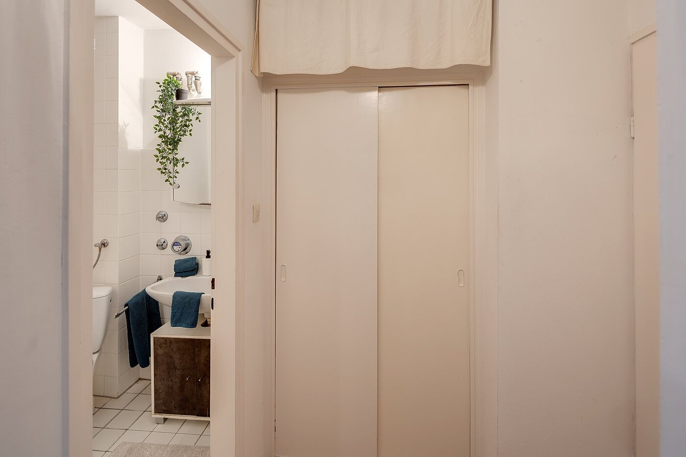 Etagenwohnung mit 1 Zimmer | München-Bogenhausen | 2012ML2 | Wandschrank im Flur