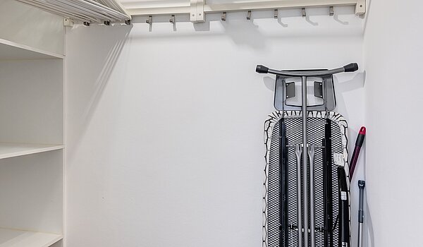 Etagenwohnung mit 2 Zimmern | München-Bogenhausen | 70142 | Oder praktische Abstellkammer