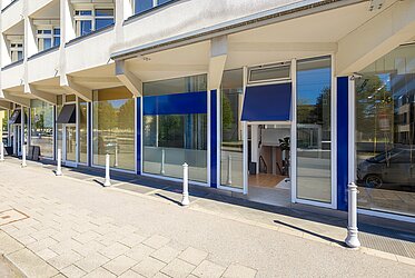 Maxvorstadt: Repräsentatives Ladenbüro mit Schaufenster, Split-Level und Terrasse