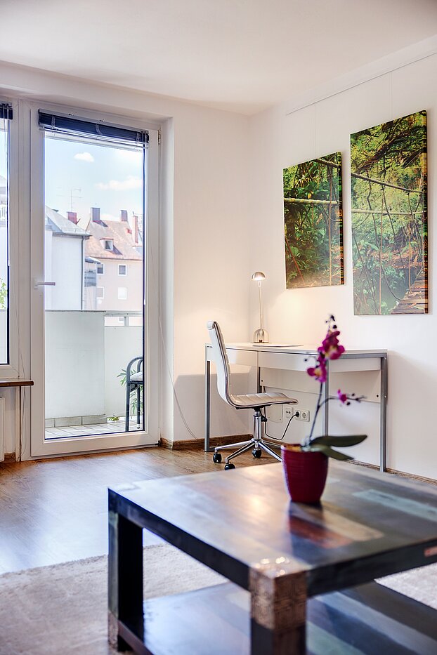 Etagenwohnung mit 2.5 Zimmern | München-Maxvorstadt | 702031 | Kleiner Arbeitsplatz