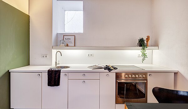 Loftwohung mit 1 Zimmer | München-Isarvorstadt | 2211ML7 | Die breite Küchenzeile...