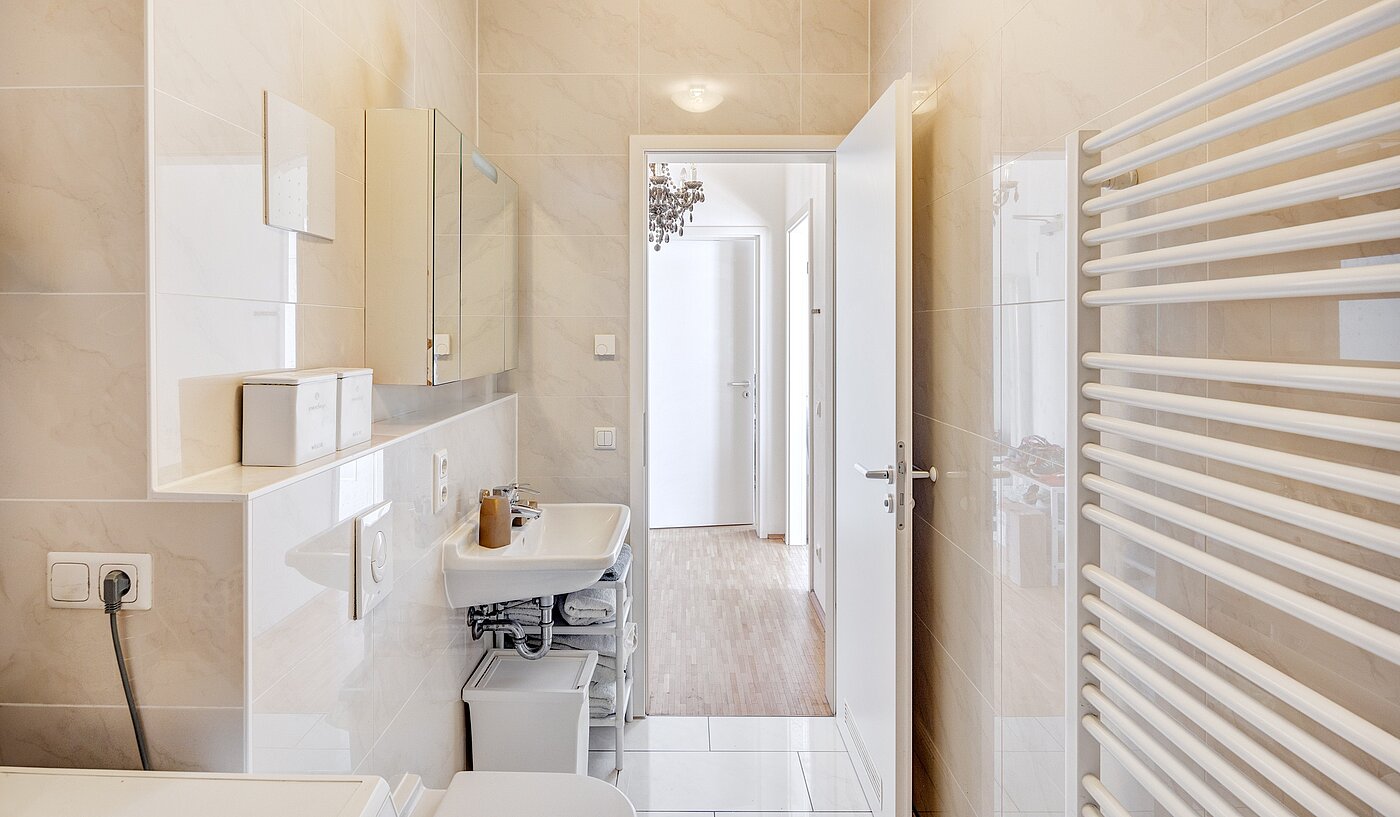 Etagenwohnung mit 2 Zimmern | München-Schwabing | 70153 | ...Handtuchheizkörper und Wachmaschinenanschluss