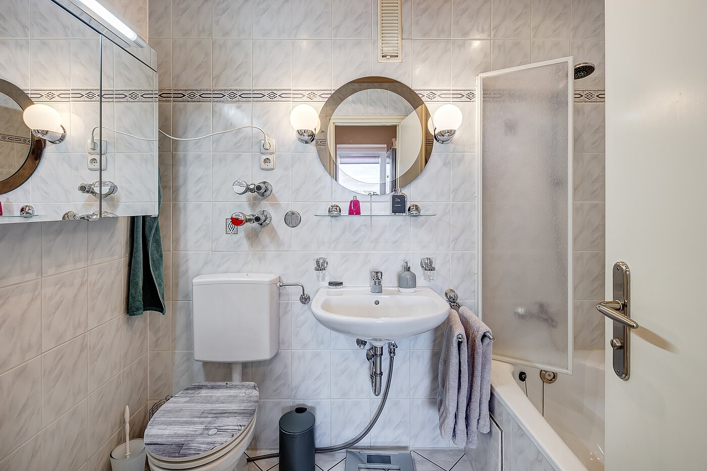 Etagenwohnung mit 3 Zimmern | München-Feldmoching | 2201ML2 | Marmoriert gefliestes Wannenbad...