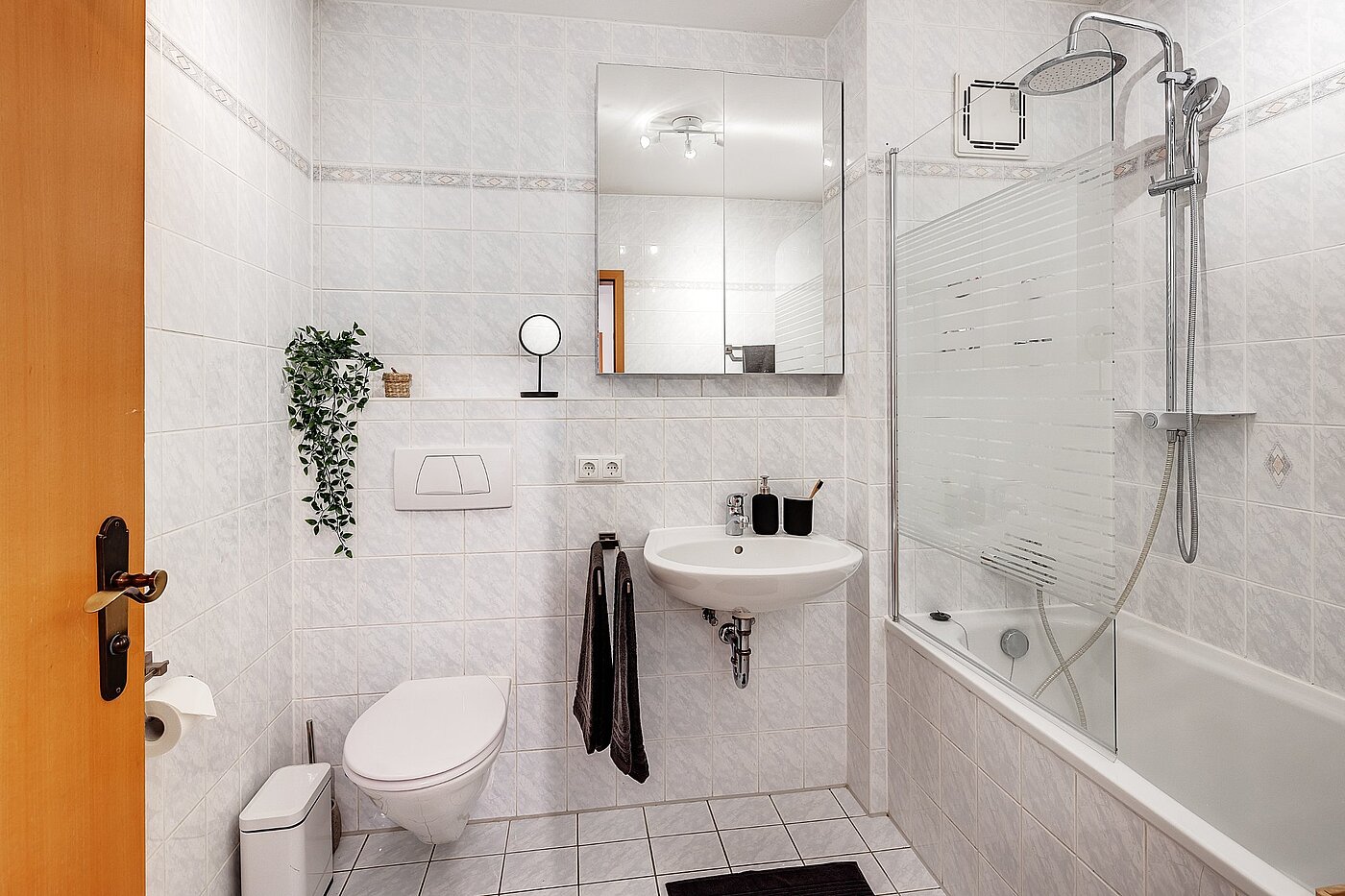 Etagenwohnung mit 3 Zimmern | München-Hasenbergl | 2105ML10 | Bad mit Wanne