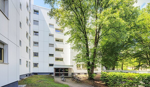 Etagenwohnung mit 2 Zimmern | München-Hadern | 704101 | Außenansicht zur Eingangsseite