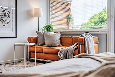 Neuhausen: Modern, möbliert - attraktives Apartment mit Balkon