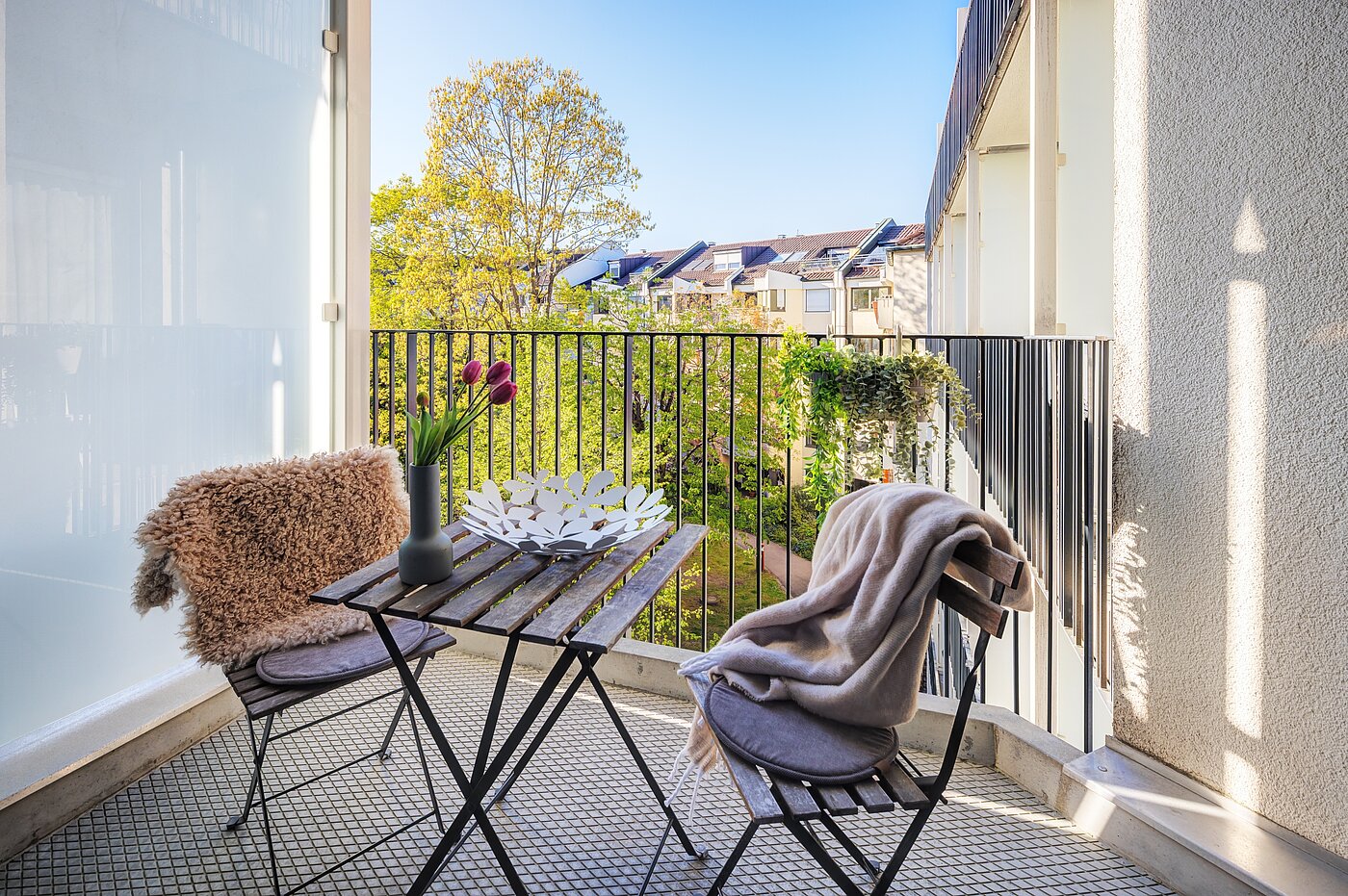 Apartment mit 1.5 Zimmern | München-Bogenhausen | 70378 | ...auf dem Balkon...