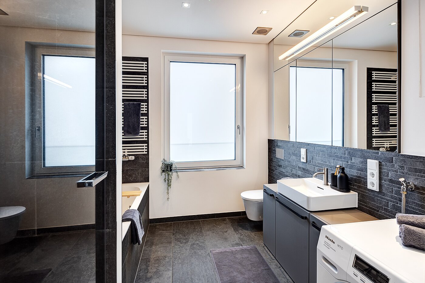 Dachgeschosswohnung mit 2 Zimmern | München-Maxvorstadt | 701661 | Modernes Bad mit...