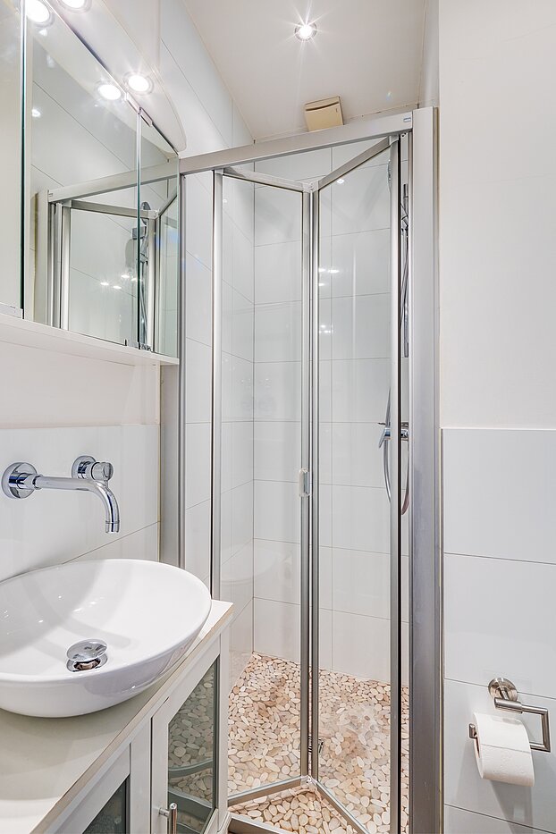 Erdgeschosswohnung mit 4 Zimmern | München-Neuhausen | 70471 | ...mit Dusche