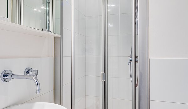 Erdgeschosswohnung mit 4 Zimmern | München-Neuhausen | 70471 | ...mit Dusche