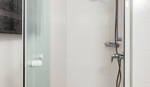 Etagenwohnung mit 3.5 Zimmern | München-Bogenhausen | 70305 | ...Duschbad