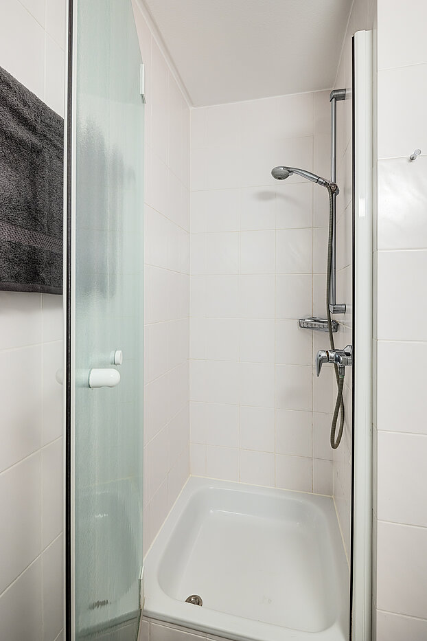 Etagenwohnung mit 3.5 Zimmern | München-Bogenhausen | 70305 | ...Duschbad