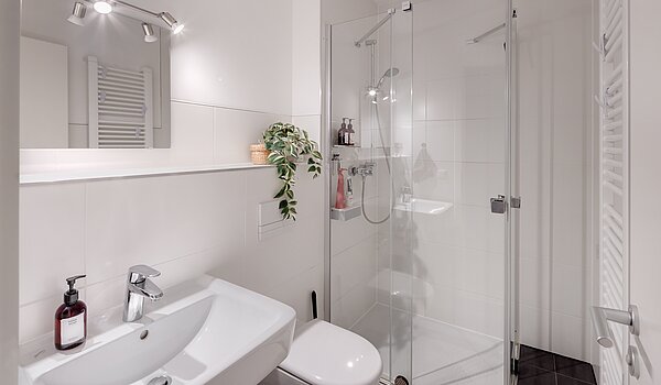 Etagenwohnung mit 3 Zimmern | München-Ludwigsvorstadt | 70488 | Duschbad