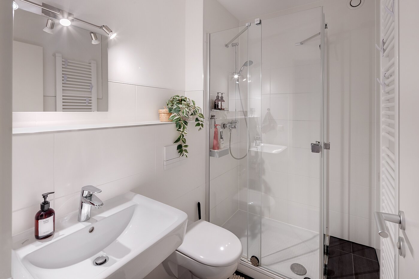 Etagenwohnung mit 3 Zimmern | München-Ludwigsvorstadt | 70488 | Duschbad