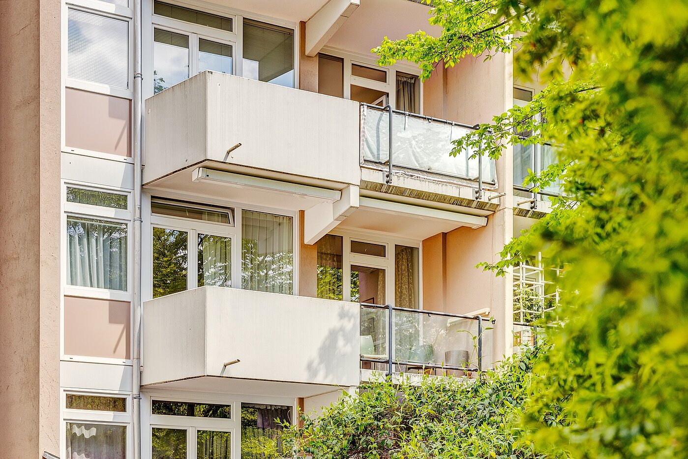 Etagenwohnung mit 2.5 Zimmern | München-Nymphenburg | 2204ML61 | Ansicht vom Innenhof aus