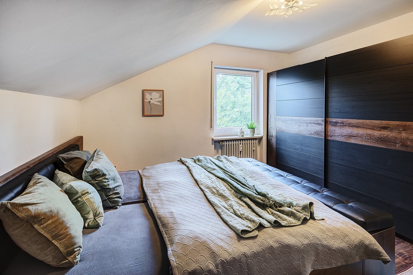 Dachgeschosswohnung mit 3 Zimmern | Karlsfeld | 70217 | ...Stellmöglichkeiten