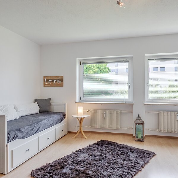 Feldmoching: Möbliertes 1-Zimmer Apartment nähe Lerchenauer See - bald frei