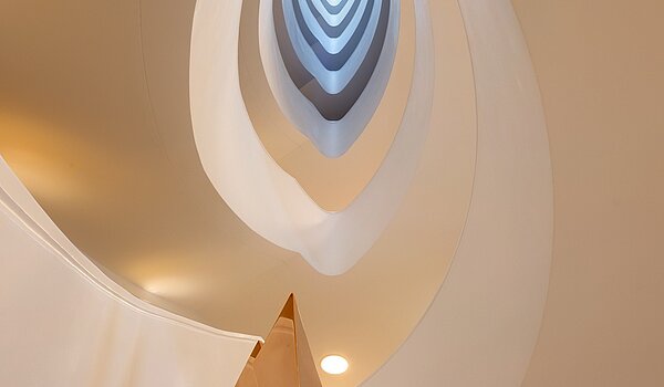 Etagenwohnung mit 3 Zimmern | 70046 | Beeindruckendes Treppenauge